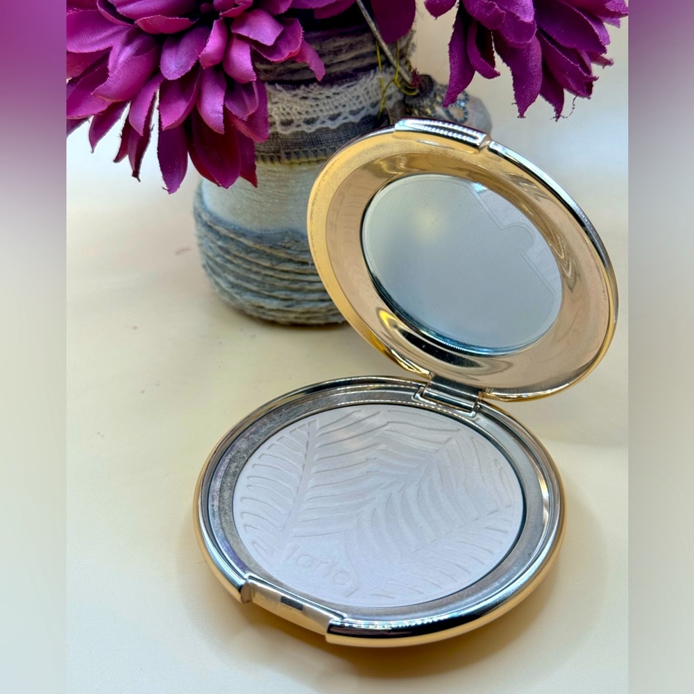 Amazonian clay blurring powder foundation 20b Light Beige NEW NO BOX